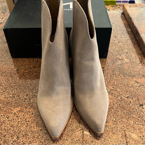 Marc Fisher Light Natural Bootie NIB - Picture 1 of 9